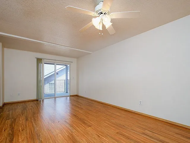 678 SE Hogan Rd #303 — Photo 3