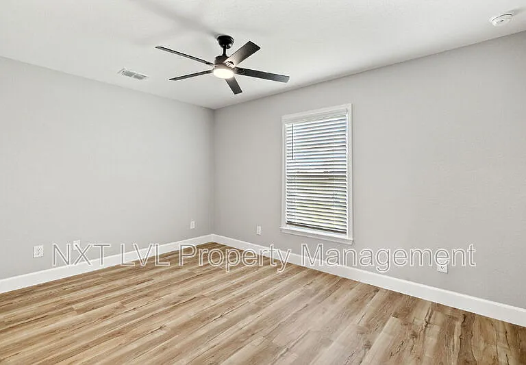 213 NW 5th St — Photo 15