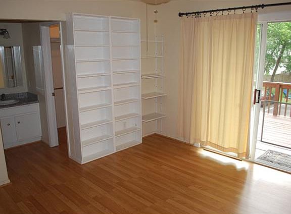 5th image of 2021 Bluebonnet Ln Unit 107