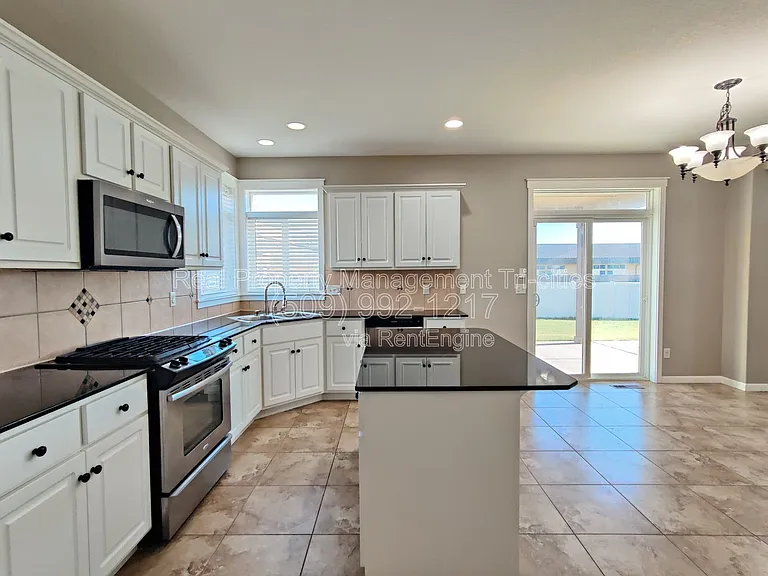 1642 Manchester St — Photo 2