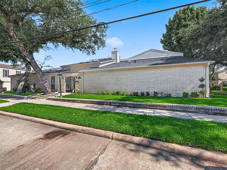5218 Palmetto St — Photo 4