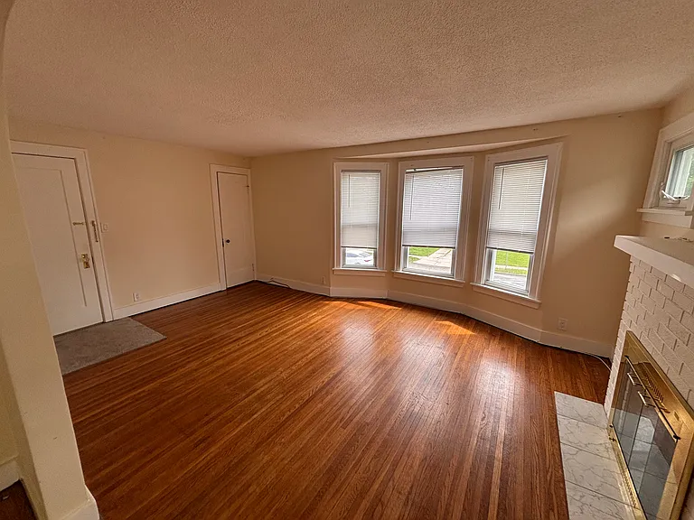 230 Saint Lawrence Ave #2 — Photo 7