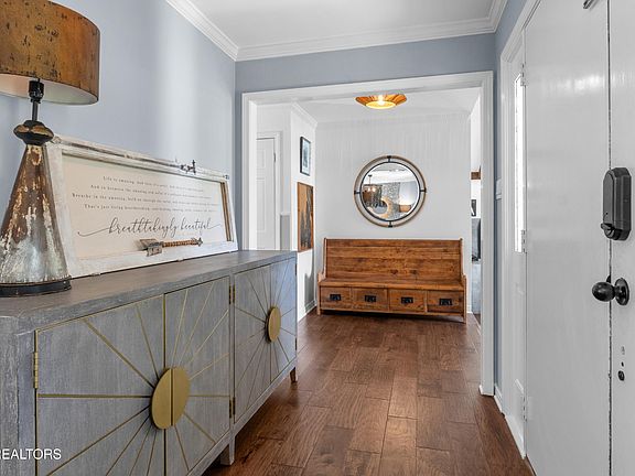 5th image of 2219 Canterbury Cir