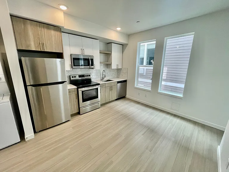 Greenwich Ave Apartments — Photo 1