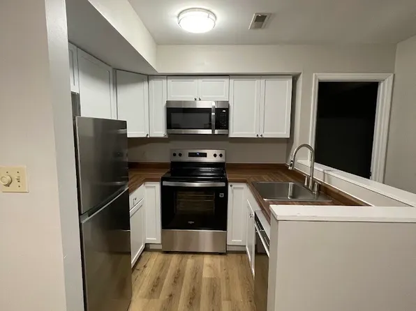 5 Hartwell Ct APT 5, Savoy, IL 61874