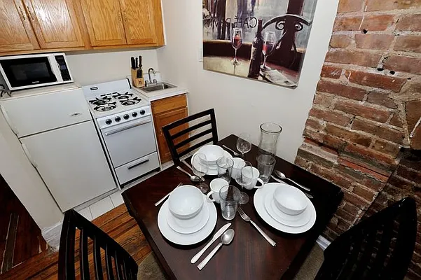 Rented by Eisenberg Exclusives | media 37