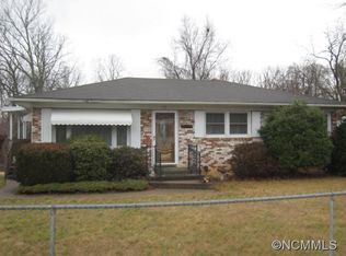 32 Wentworth Ave, Asheville, NC 28803