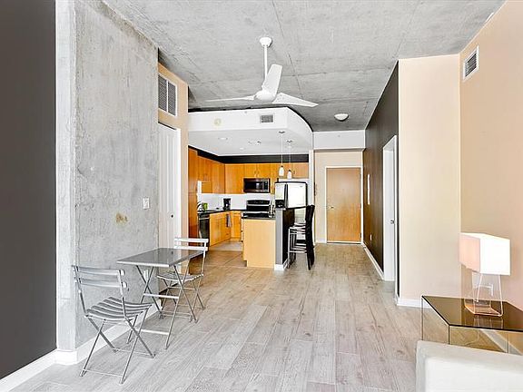 4th image of 300 S Australian Ave Unit 212