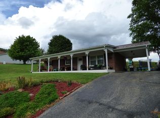 128 Crimson Ln, Max Meadows, VA 24360