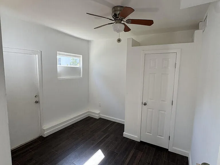 261 NW 81st St #B — Photo 3