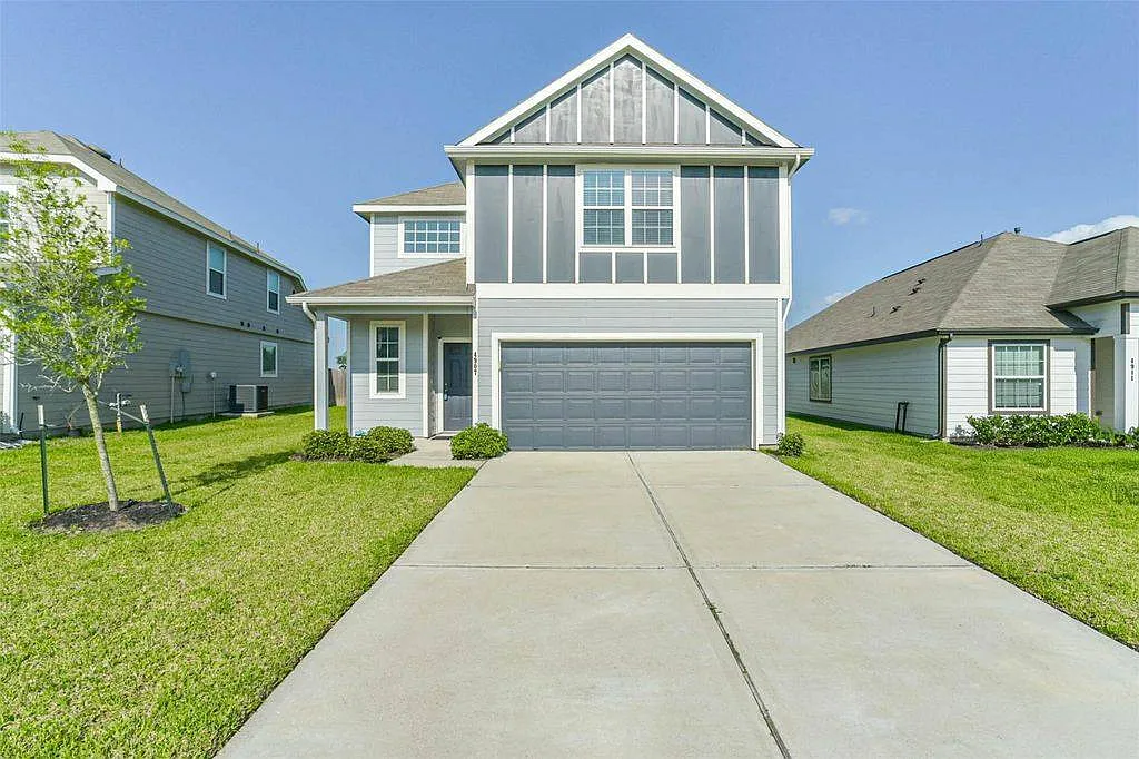 4907 Luke Mathew Dr in Rosharon, TX 77583 — Photo 1