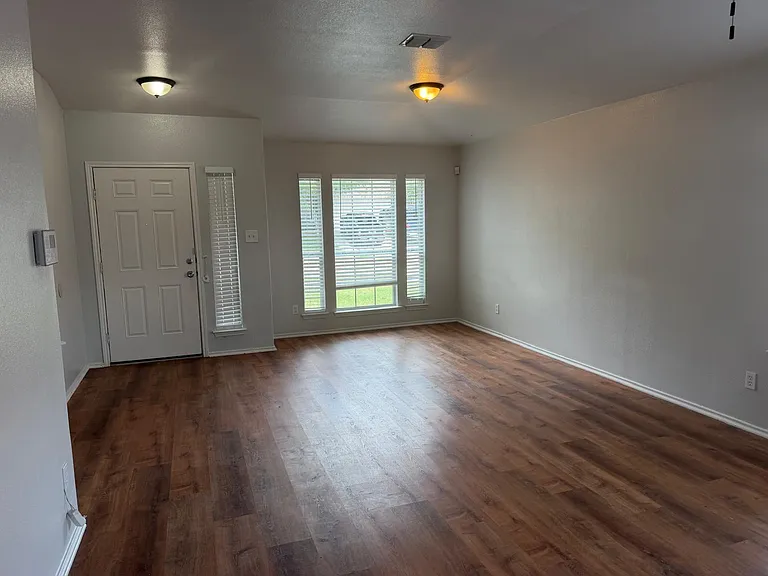 7615 Equinox Hl — Photo 5