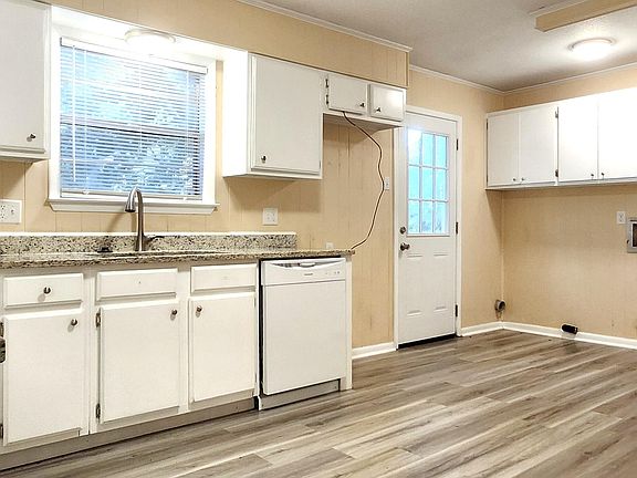 3rd image of 4302 Yosemite Dr