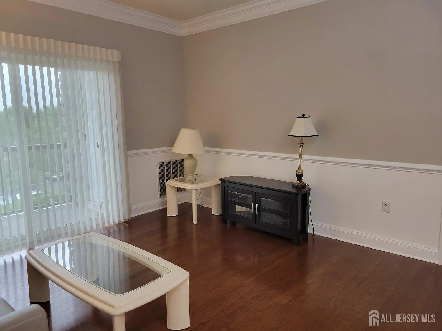 2 bed, 2.0 bath, 1164 sqft, $2,700 — Photo 3