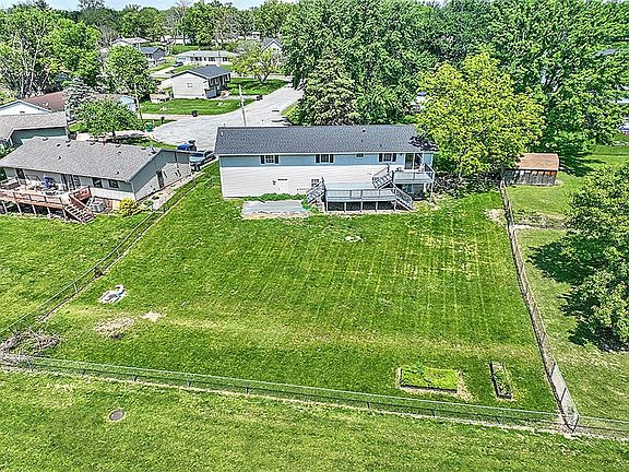 3rd image of 720 Pine Ct