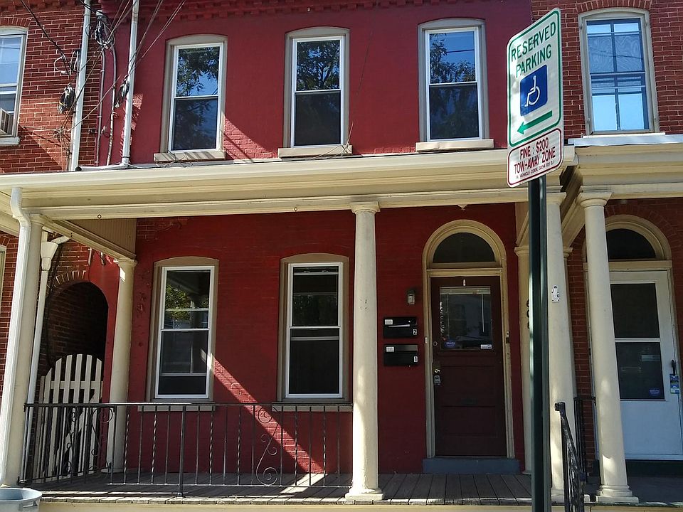 Front of first floor apartment