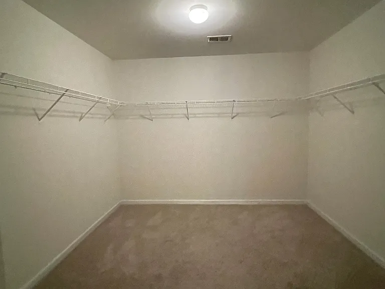 918 Rockleigh Dr — Photo 32