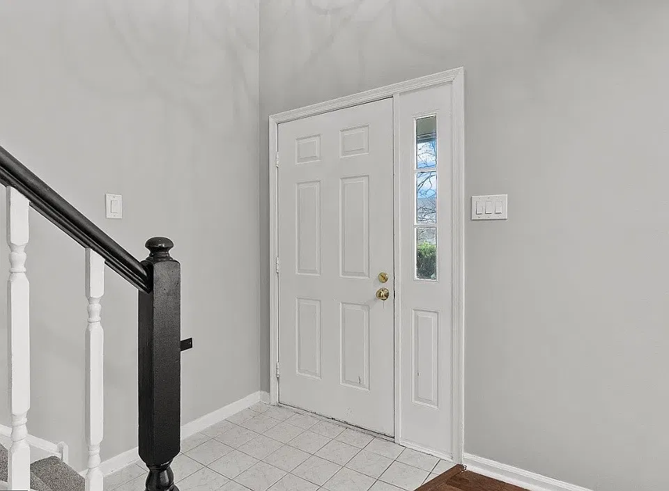 23 Locust Ln