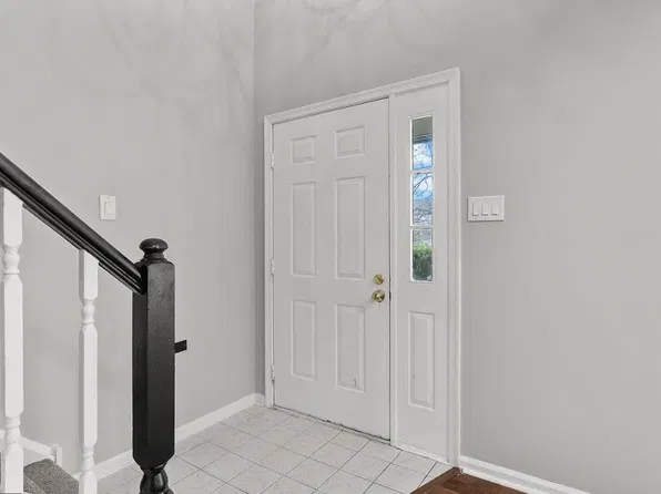 23 Locust Ln, Newtown, PA 18940