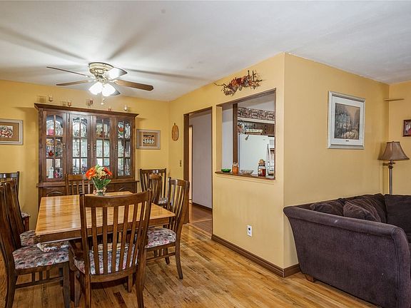 5th image of 18 Laurel Pl