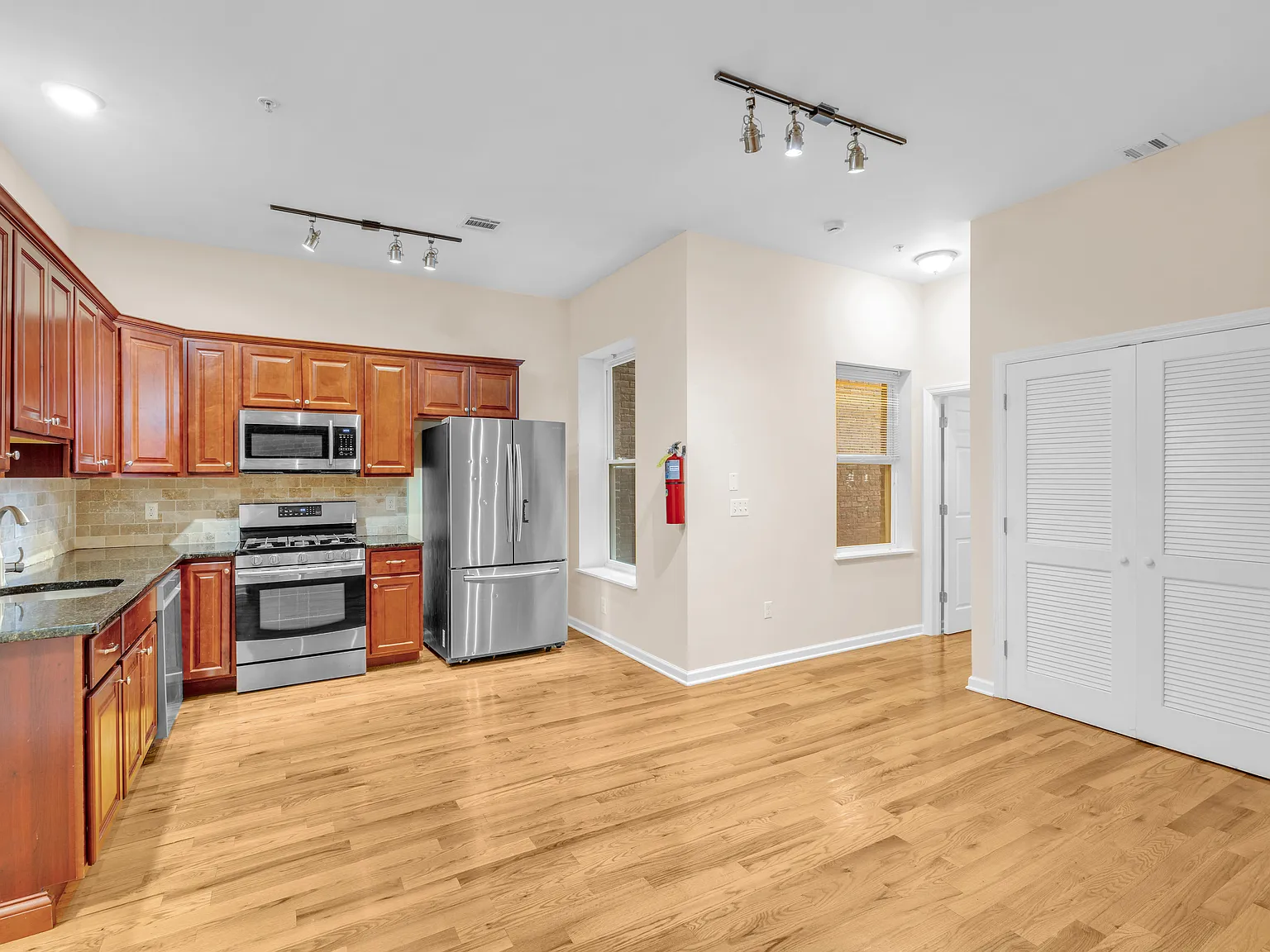 2 bed, $2,200 — Photo 4