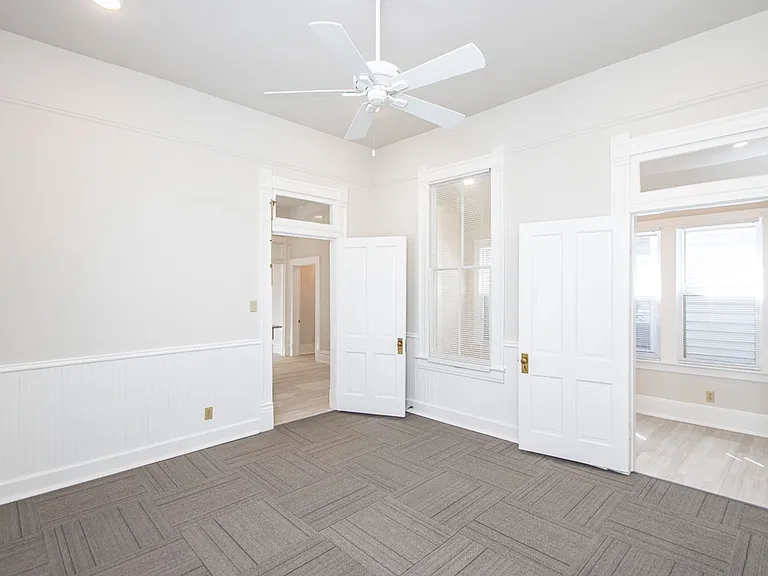 112 S Pulaski St — Photo 24
