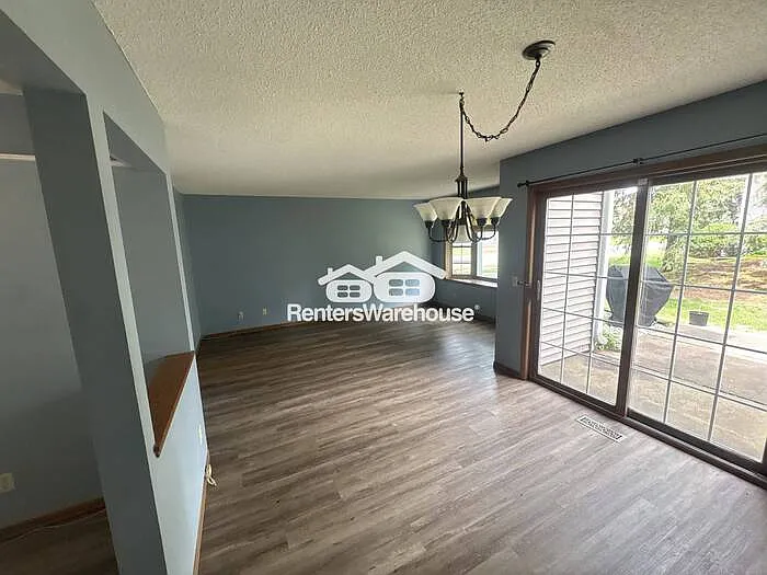 301 Kathy Ln NE — Photo 3