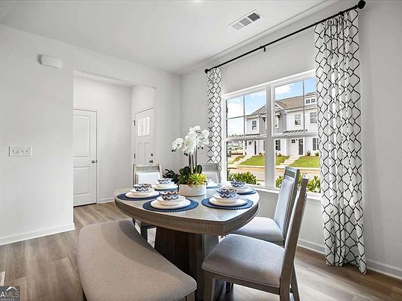 4th image of 2712 Sandy Rd #195