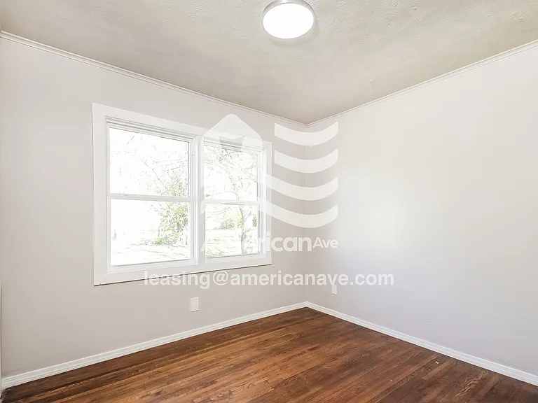 1594787_009_bedroom_13633919.jpg