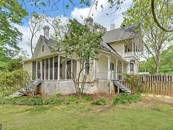 44th image of 252 Benson St