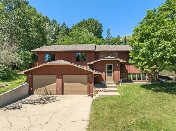 1113 23rd St NW, Minot, ND 58703