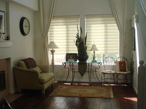 HIGH CEILING LIVING ROOM AND SEE THROUGH FIRE PLACE