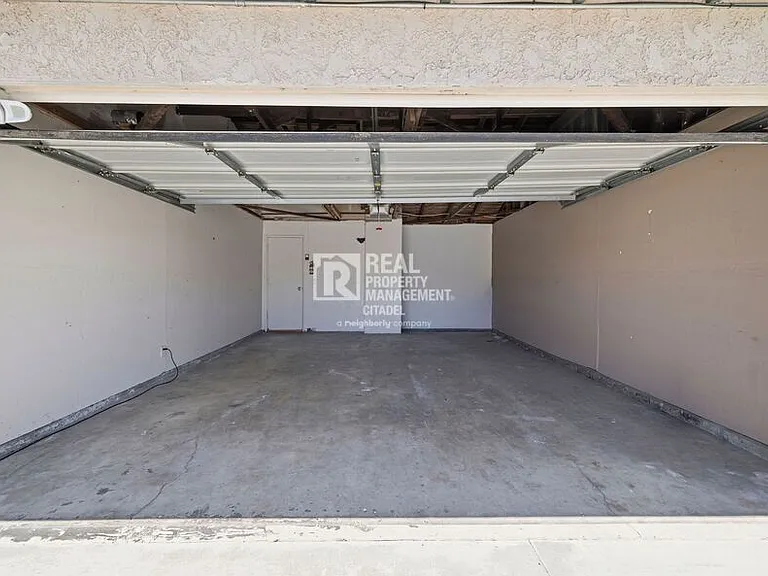 5082 Edinger Ave — Photo 32