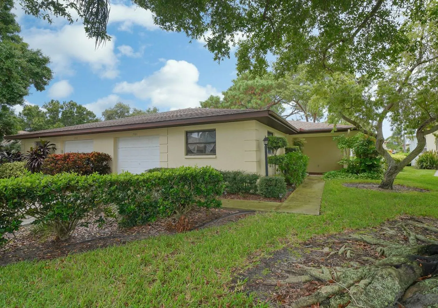 Furnished, Spacious and Stunning 2BR/2BA Short Term Rental — Photo 1
