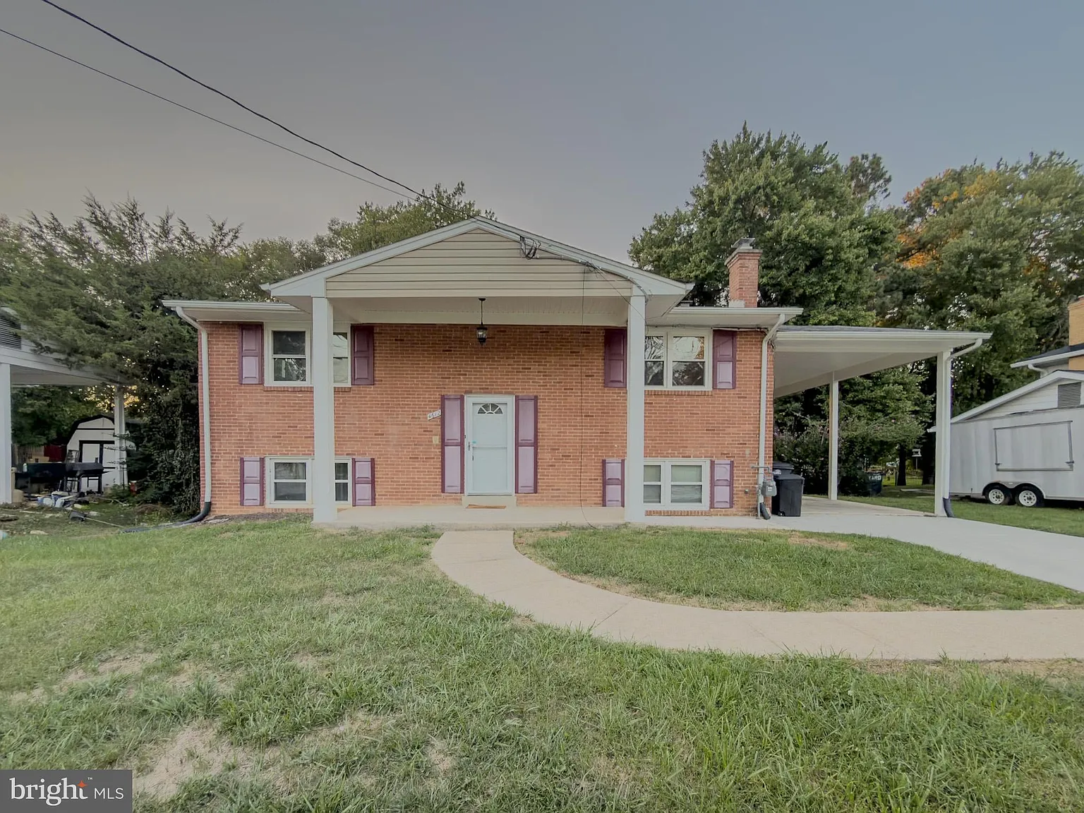 5 bed, 2.0 bath, 2837 sqft, $2,800 — Photo 1