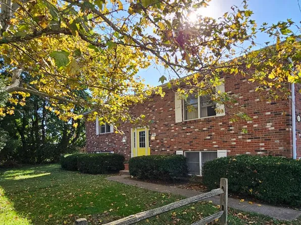 12 W Mill St APT 2, Millstadt, IL 62260