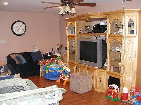 2nd image of 3 Lexington Ct