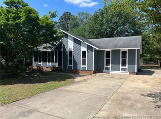 909 Axis Cir, Hope Mills, NC 28348