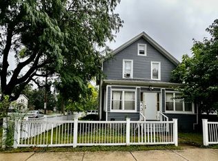 911 Liberty St, Aurora, IL 60505