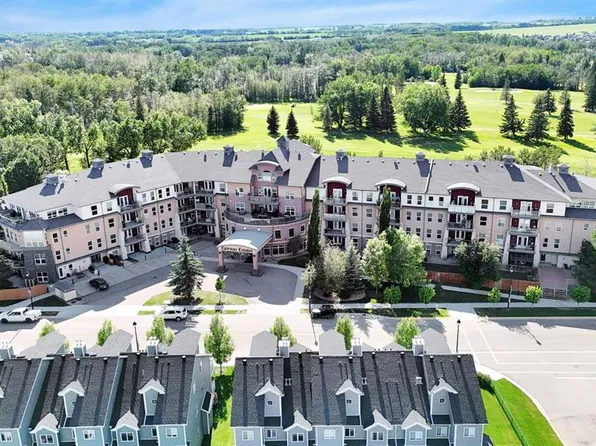 5040 W 53rd St #205, Sylvan Lake, AB T4S 0A1