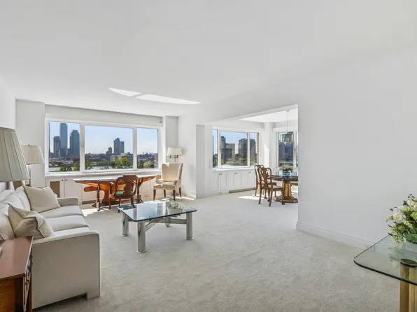 45 Sutton Place South 10F image 3 of 15