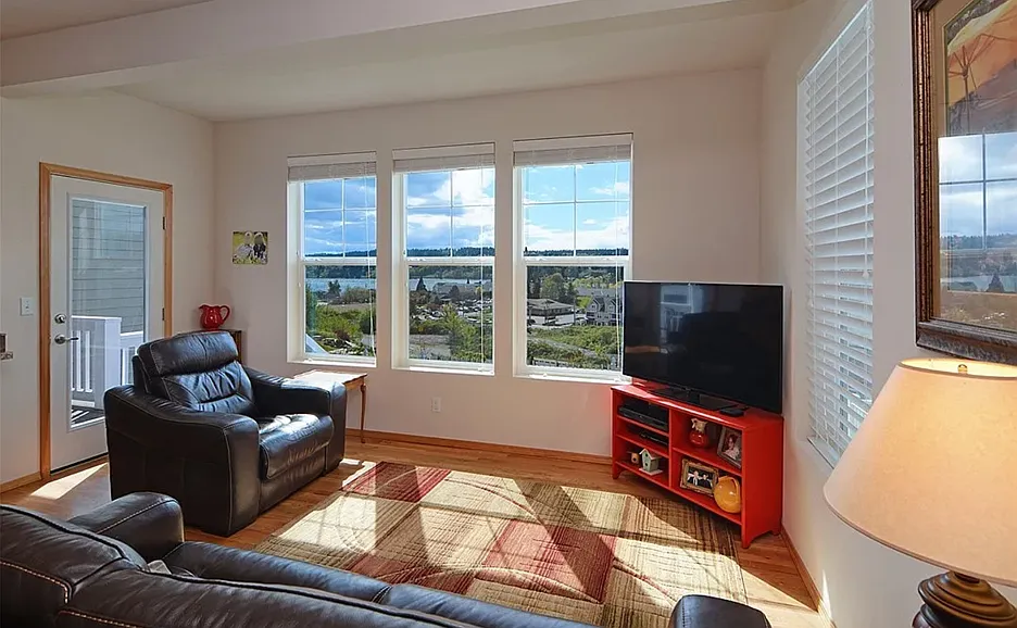 3 bed, 1525 sqft, $2,975 — Photo 3