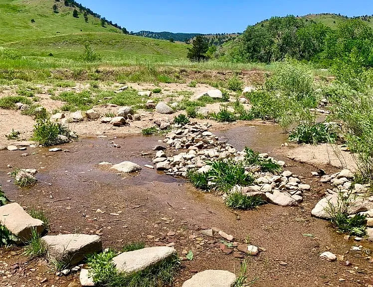 Four Mile Creek Trailhead is just a short walk away.