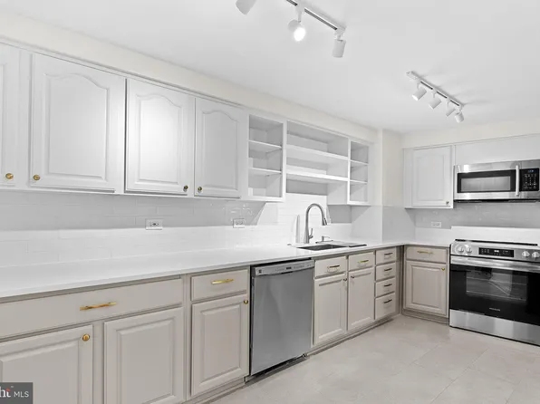4601 N Park Ave APT 510K, Chevy Chase, MD 20815