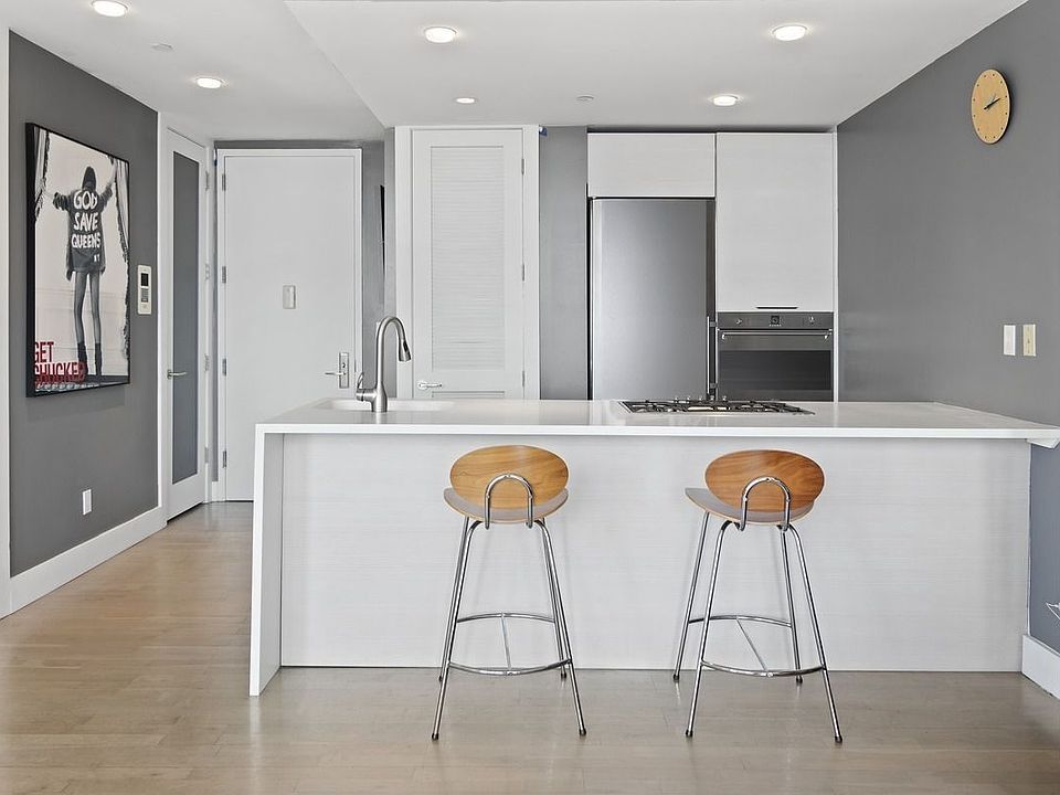 1st image of 525 Borden Ave #6F