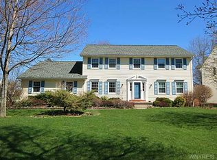 92 S Castlerock Ln, East Amherst, NY 14051