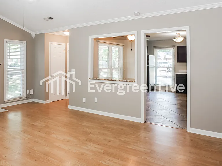 135 Hollington Dr NE — Photo 11
