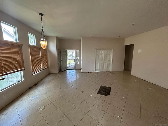 4th image of 505 Portico Dr