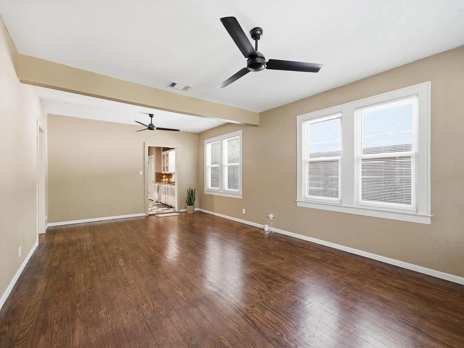 3 bed, 2.0 bath, 1344 sqft, $3,850 — Photo 3