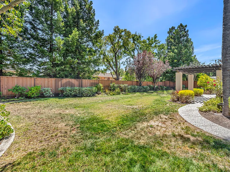 513 Winding Brook Ct — Photo 47